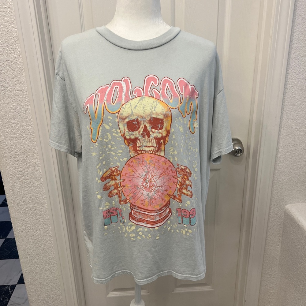 Volcom Light Blue T-Shirt with Skull and Crystal Ball Design
Organic cotton